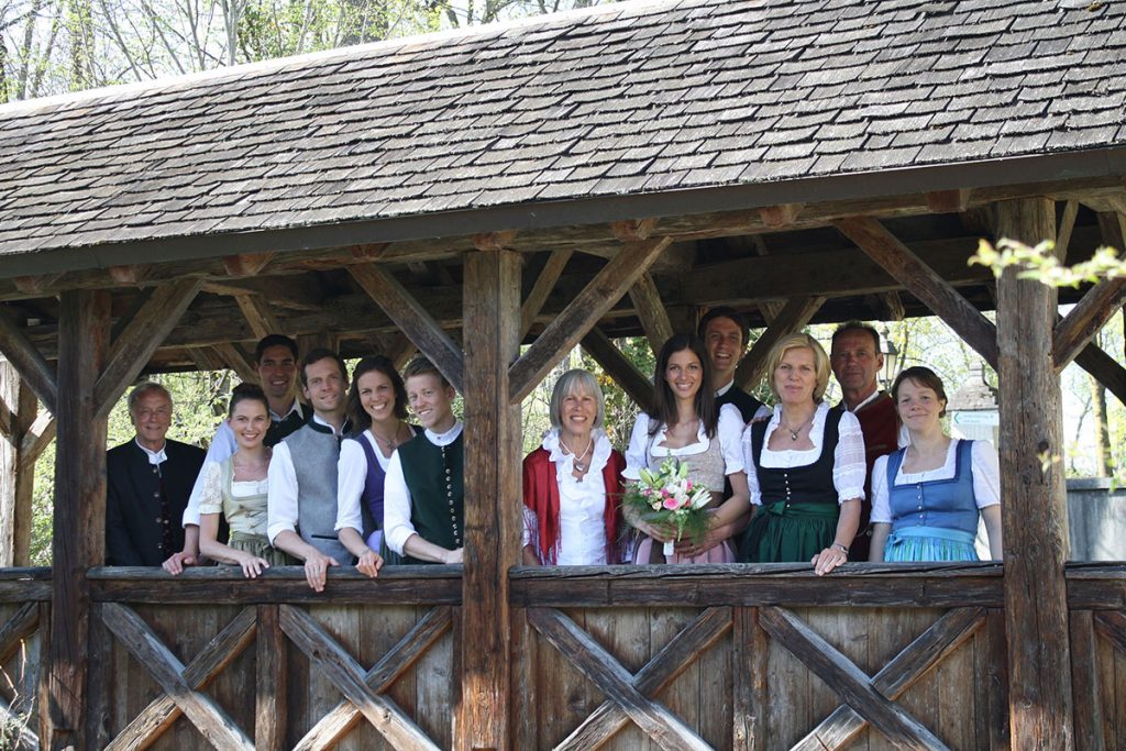 Gesellschaft auf Br&uuml;cke